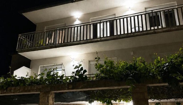Villa Black & White in Trpanj