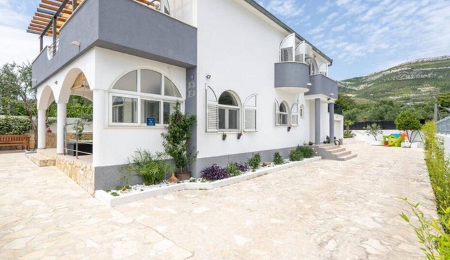 Villa Bliss Kastela - Holiday Home Villa