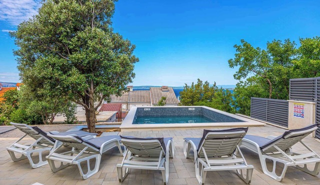 Villa comfortably furnished with pool