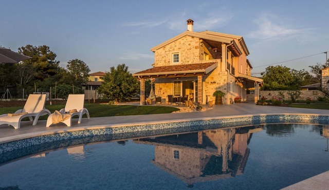 VILLA CON WELLNESS A 1 KM DAL MARE by Interhome