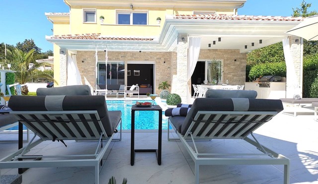 Villa Corado with Pool