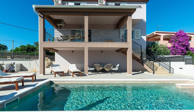 Villa Cvita with pool