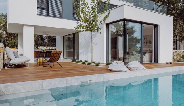 Villa D-tree house - luxury cottage with heated pool in Potočnica