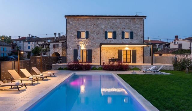Villa Daniela with pool for 6 people in Porec, 50m from the restaurant in Poreč