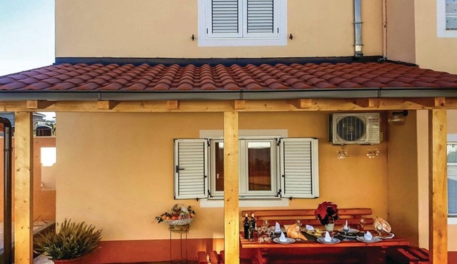 Villa Darija, Kaštel Lukšić in Kaštel Lukšic