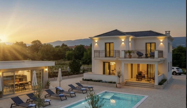 Villa Decima near Split - Heated Pool, Tennis Court & Billiards in Dicmo