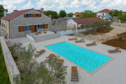 Villa Demare with Heated Pool, Free EVC Station