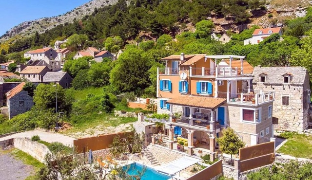 Villa Diana - Six Bedroom Villa with Private Pool