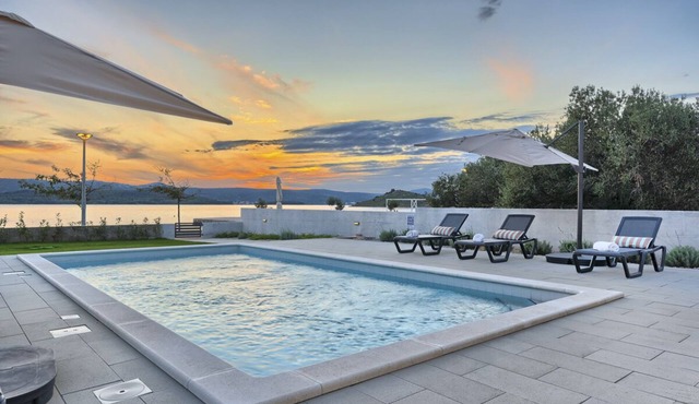 Villa Doria - Four Bedroom Villa, Sleeps 10