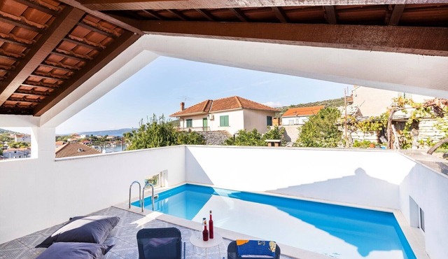Villa Dororeja with private pool, sea view, few steps from beaches