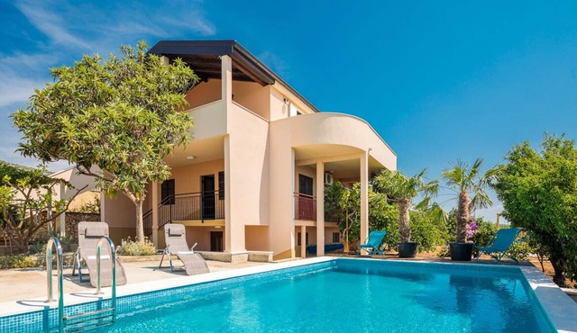 Villa Dovi - Three Bedroom Villa, Sleeps 8