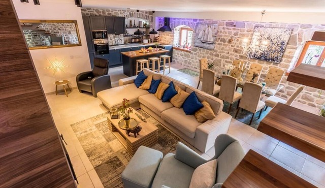 Villa Draga, heritage pool villa in Split