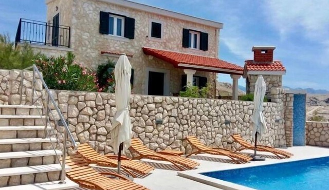 Villa Dražica with a heated pool - quiet location in Novalja