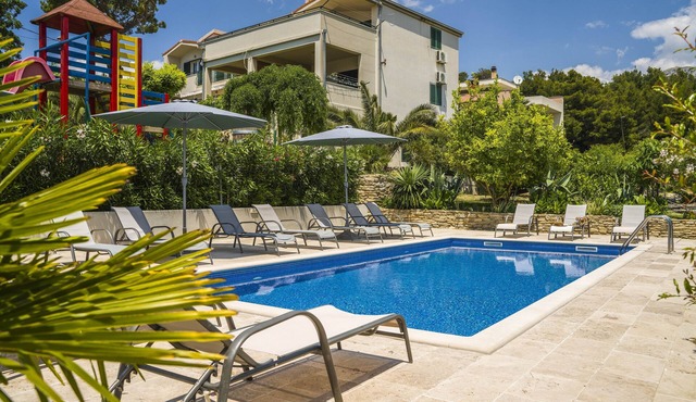 Villa Dvori Viškovi - Seven-Bedroom Villa with Swimming Pool