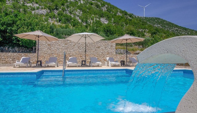 Villa Elin with big, private pool in Seoca