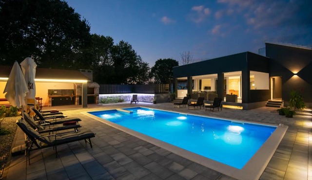 Villa Erwin with heated pool in Imotski