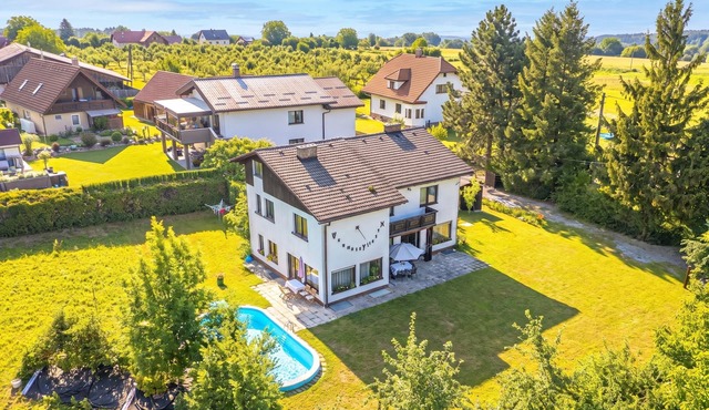 Villa Evita – Vintage House with Pool in Pohorje, Lovrenc na Pohorju, Slovenia in Lovrenc na Pohorju