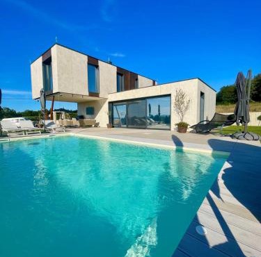 Villa Evora with private pool in Banja Luka