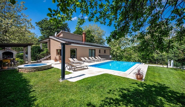 Villa Ferlini - private pool, large estate, wellness, and playground in Svetvincenat