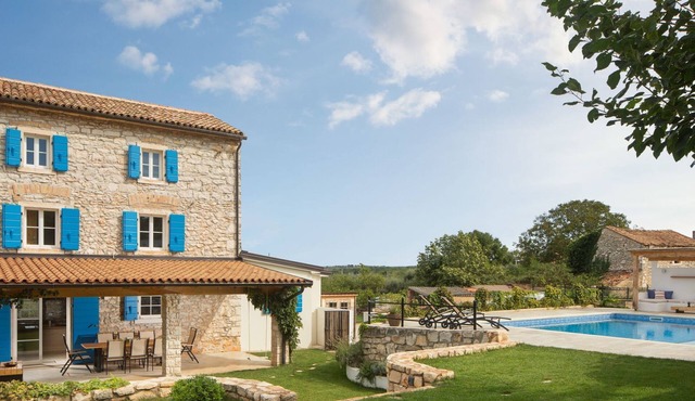 Villa Flavia Traditionelles Steinhaus mit Pool by Interhome