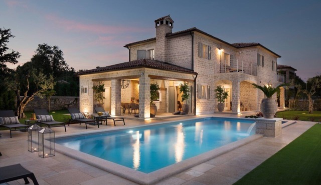 Villa for 8 persons, pool, tennis court, outdoor fitness in Ladići