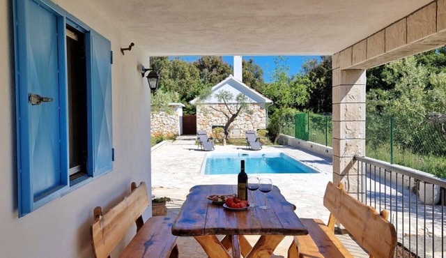 Villa Forest Green - Two Bedroom Holiday Home with Terrace and Swimming pool