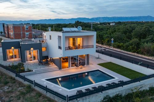 Villa Fortunata Countryside Escape with Pool