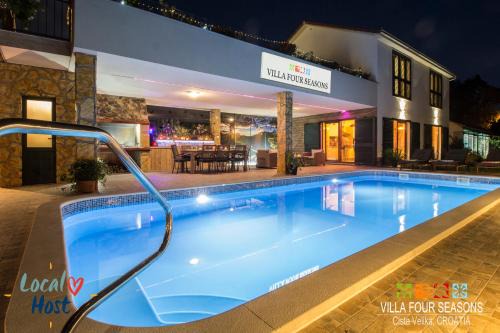 Villa Four Seasons, heated pool and 3 en-suite bathrooms