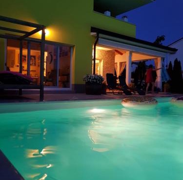 Villa Gaya in Porec with XL pool and stunning garden in Poreč