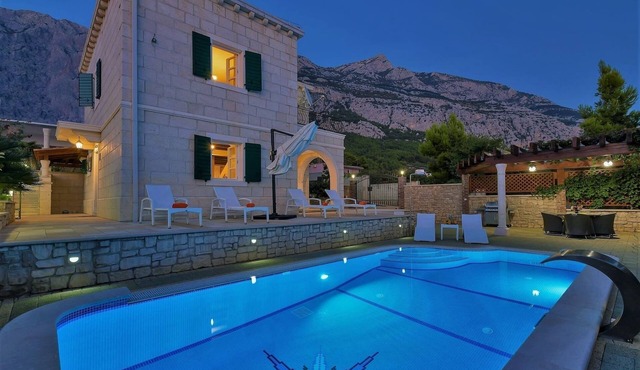 Villa Goran with pool in Makarska