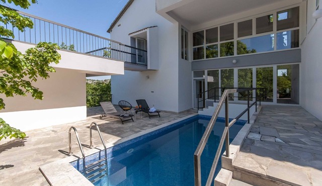 Villa Green Castle - Five bedroom villa with swimming pool