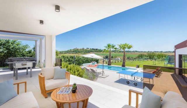 Villa GROFICA luxury and romance, heated pool, jacuzzi, tavern and near to sea