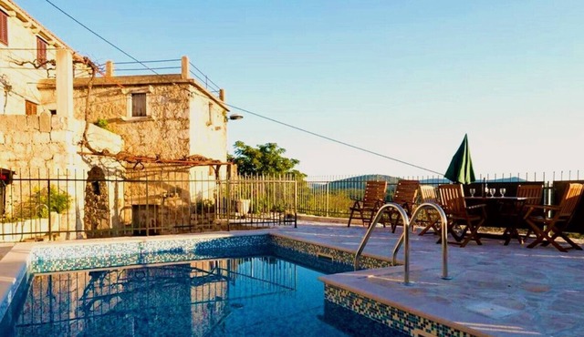 Villa Haven with private pool in a quiet location near Dubrovnik for 6+2 persons in Topolo