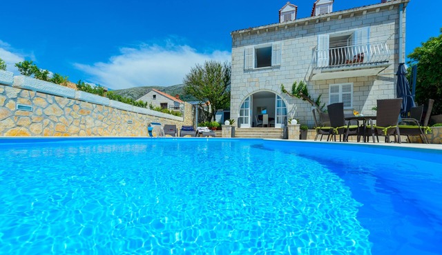 Villa Ida - Five-Bedroom Villa with Swimming Pool and Sea View