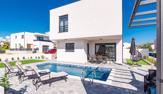 Villa Ilma - modern house with pool