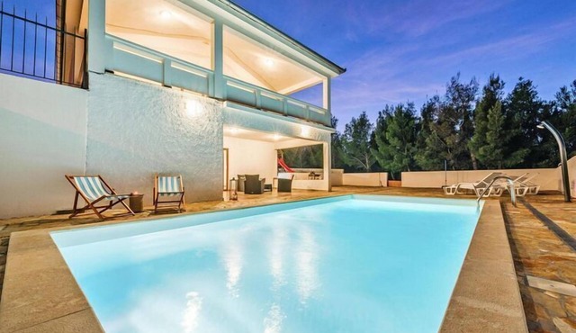 Villa in Rovanjska with Sea Views & Pool
