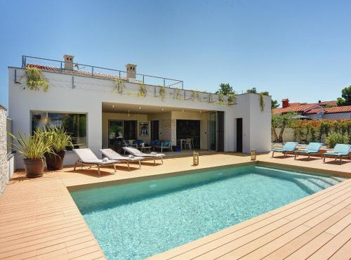 Villa in Stinjan with Pool and Sea View in Štinjan