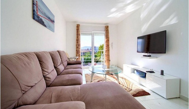 Villa Isabella - Four Bedroom Villa with Swimming Pool