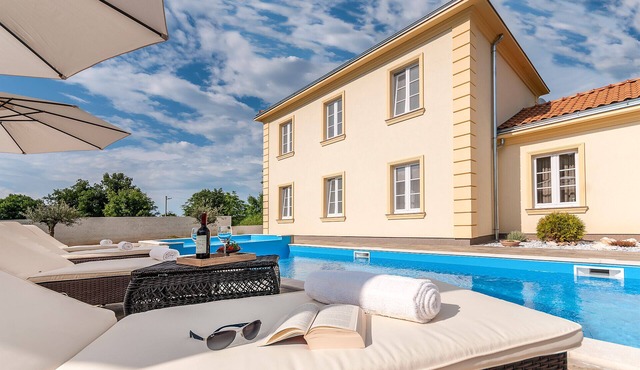 Villa Jakov beautiful villa with 4 bedrooms