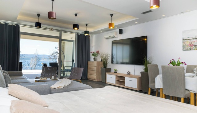 Villa Jolara - Luxury Apartment By The Pool