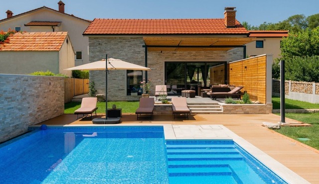 Villa Kameni Dvori **** Villa in Imotski, heated pool