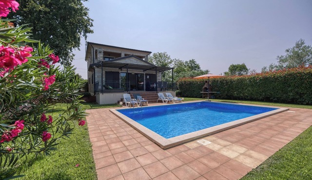 Villa Kristina with Pool, Tar, Croatia in Tar