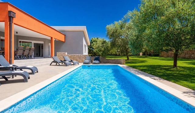 Villa Krnica - Four Bedroom Villa, Sleeps 8