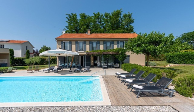 Villa Kroštula beautiful holiday home with private pool for 12 guests