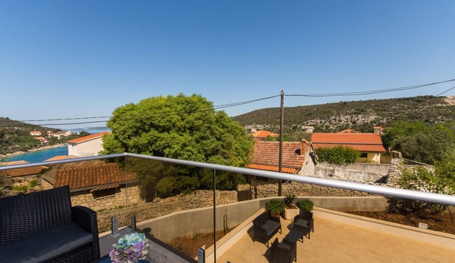 Villa LA-Comfort One Bedroom Apartment with Sea View Terrace 1