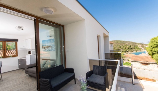 Villa LA-Comfort One Bedroom Apartment with Sea View Terrace 3