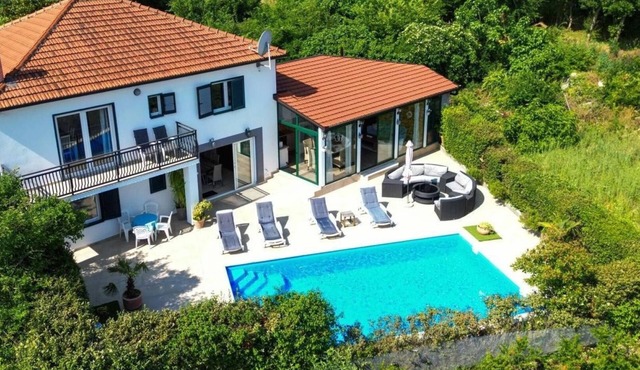 Villa Lara by Villas Guide in Kamenmost