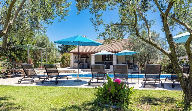 Villa Lavinia with Private Pool near the Sea for 8-10 Persons in Kavran