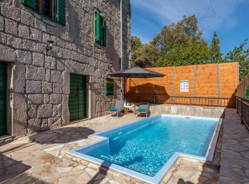 Villa Lazini Dvori - Two Bedroom Stone House Villa with Private Pool in Staševica