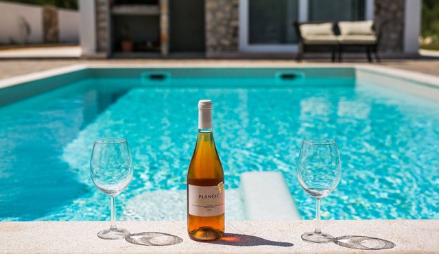 VILLA LEGACY WITH POOL